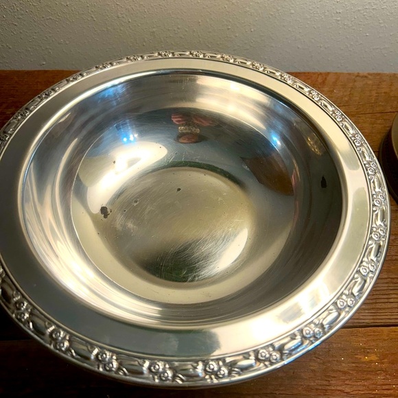 ONEIDA 1966 Shallow silver plate footed round bowl rose pattern vintage - Picture 1 of 10